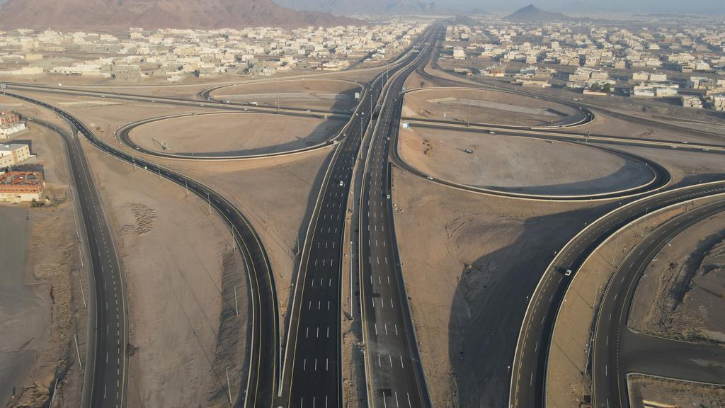 منظر جوي لتقاطع طرق هندسته أدك